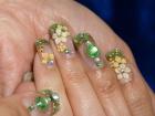 Erfahrene Nageldesignerin sucht.